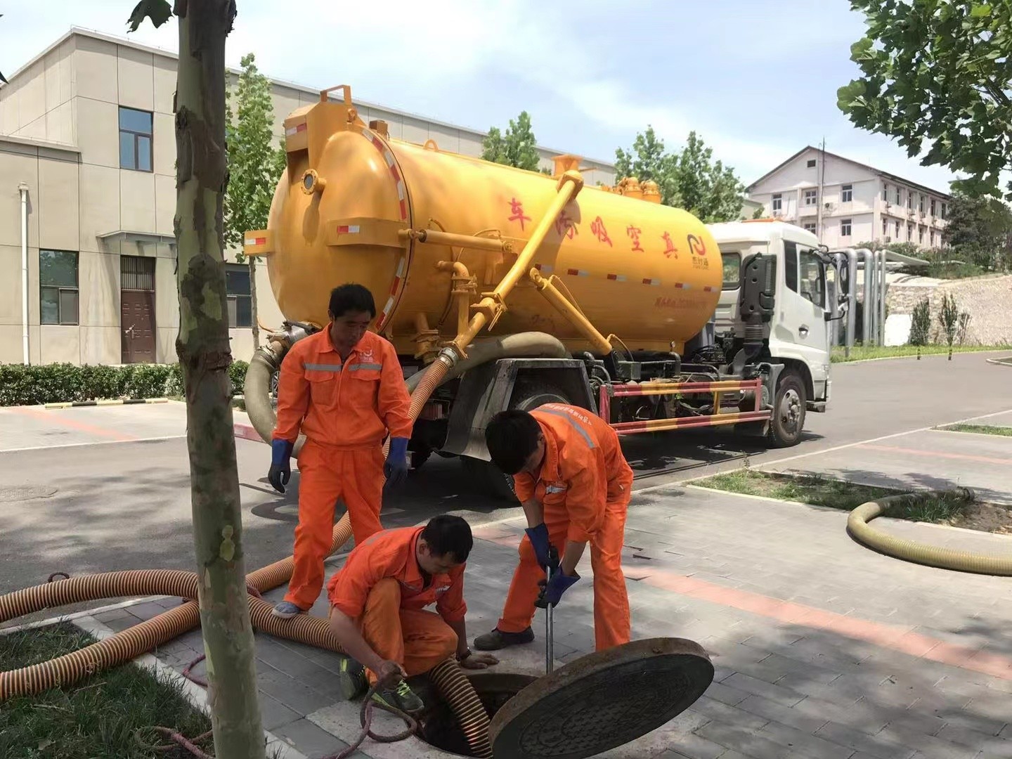 黑河化粪池清理与5-8吨吸粪车施工效率分析